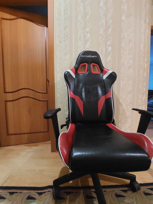Игровое кресло DX4RACER