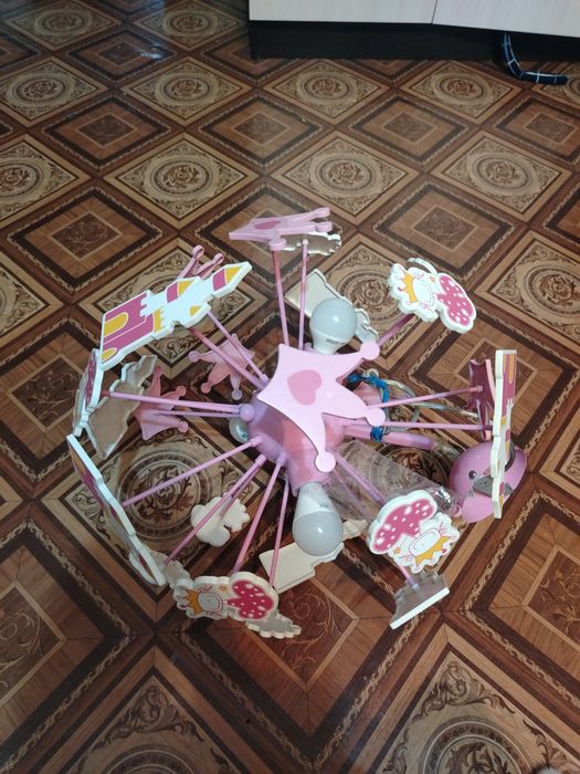 Продам люстру в отличном состояние.