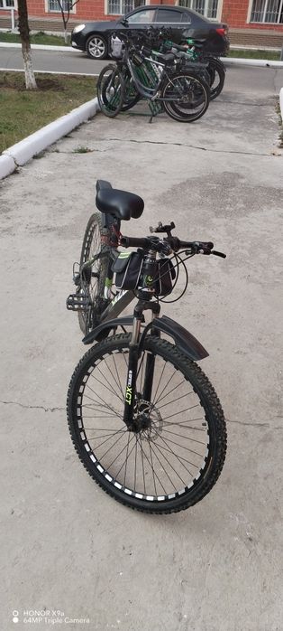 Velosiped holati yaxshi kuryerlar uchun qulay telefon qo'yish joylari