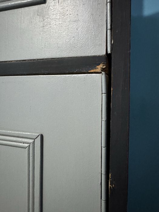 Mobilier vechi vopsit - potrivit pt proiecte de upcycle
