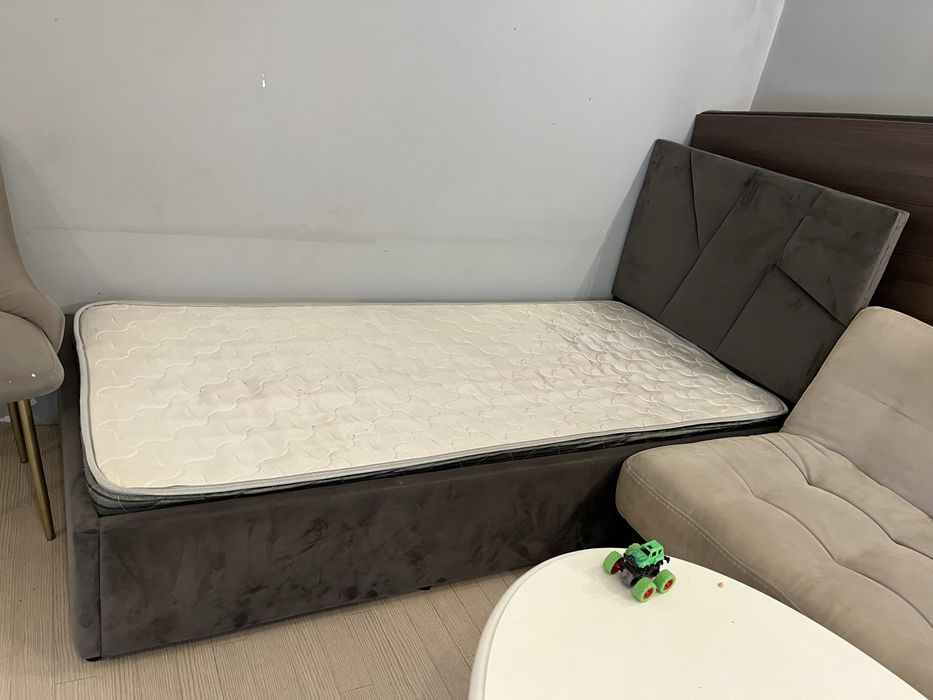 Продам 2 шт кровать срочно
