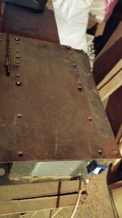 Продавам подвижен настолен циркуляр