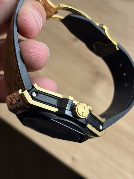 Ceas Hublott cu curea din silicon cu piele intoarsa
