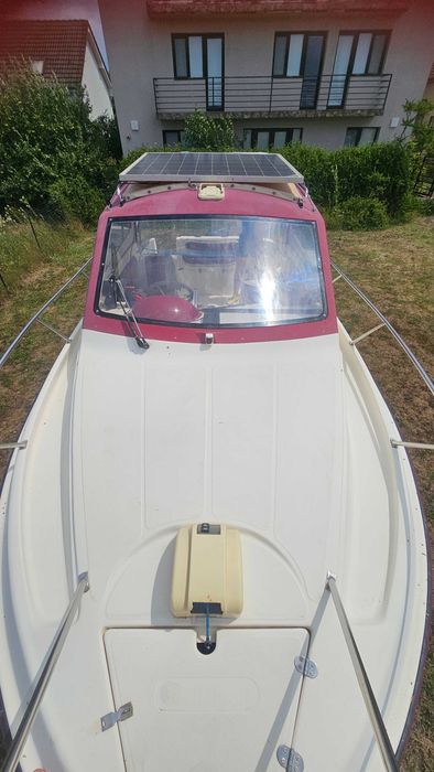 Barca cabinata 6.5m cu motor 90cp 4T si Peridoc inclus