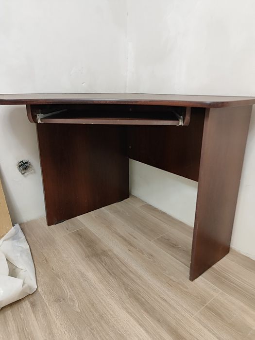 Компьютерный столик 10.000