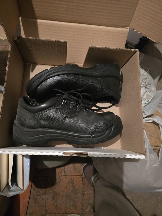 Продается спецобувь