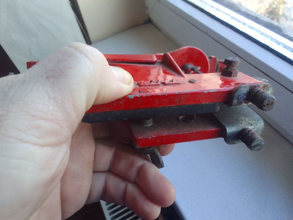 Dispozitiv ascuțit lanț