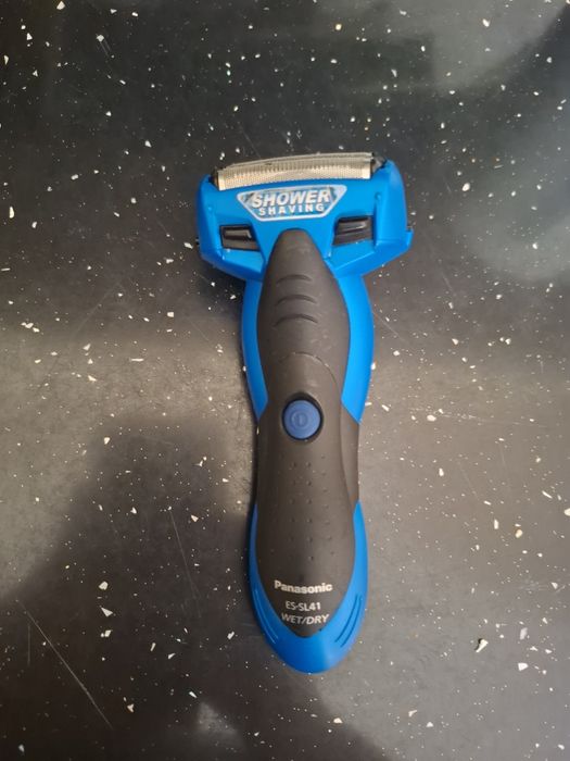 Продавам самобръсначка Панасоник.