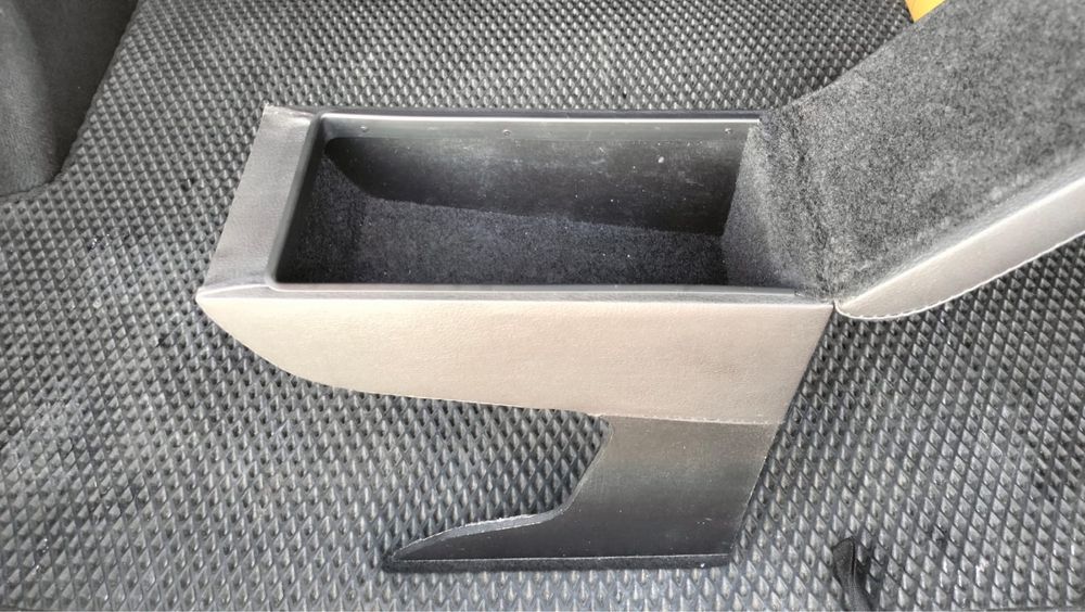Продам универсальный подлокотник для авто