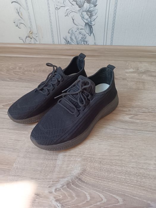 Продам спортивные кросовки