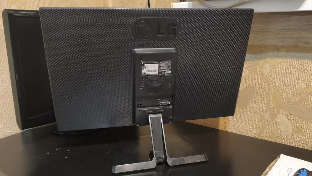 Мониторы FullHD 21.5" VGA