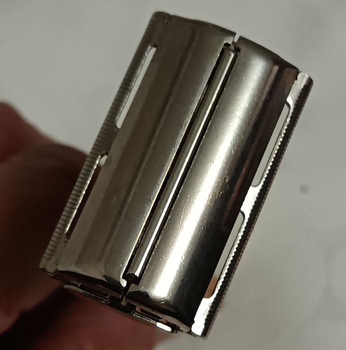 Рядък модел самобръсначка Gillette Super Adjuatable "Black Beatu" 1974 година.