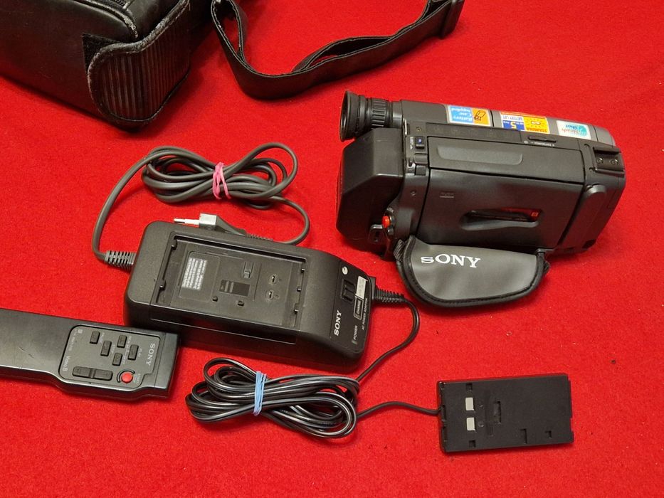 Camera video Sony cu accesorii și geanta de transport