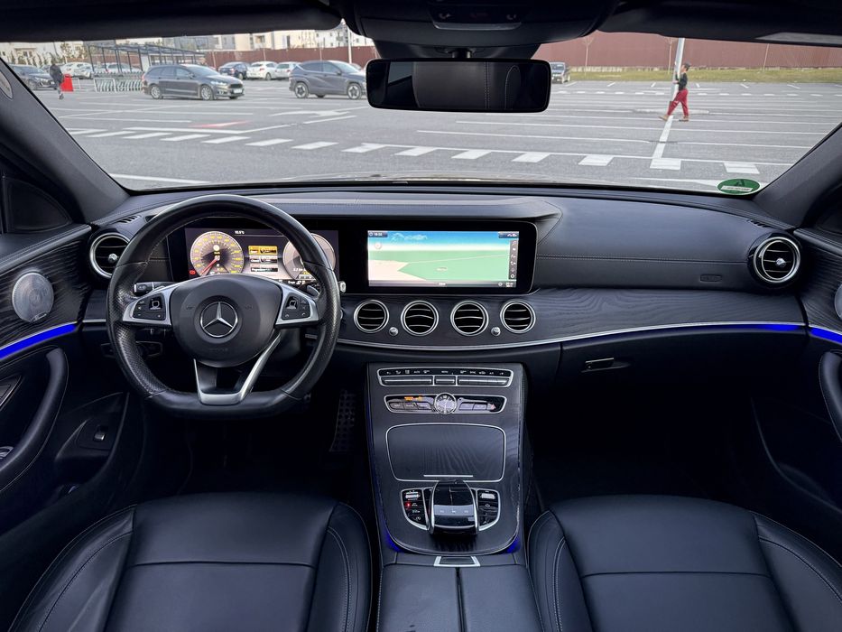 Mercedes E-Class 220D 194 cp,AMG Line, panoramic,burmester,digital,TOP