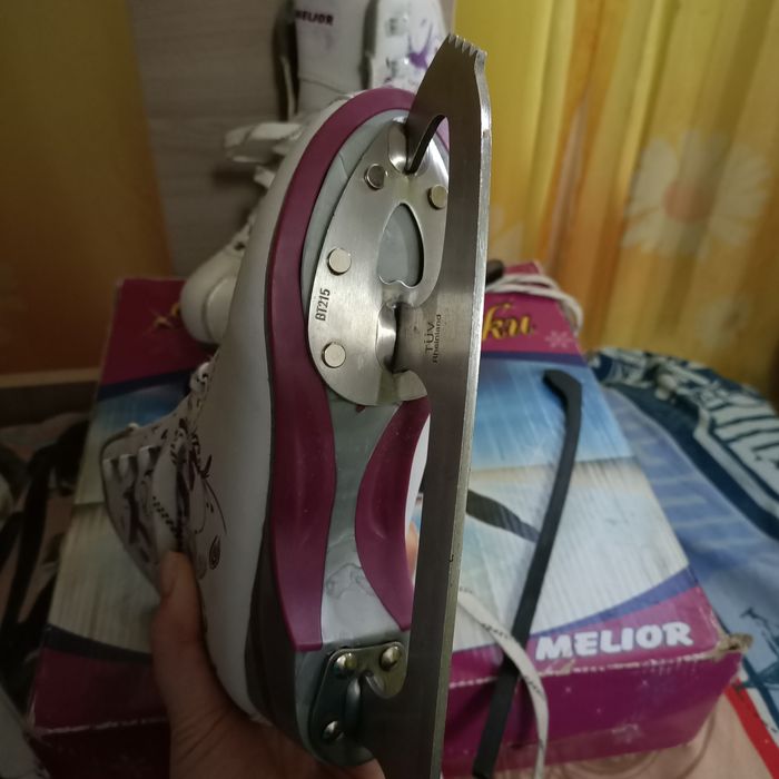 Продам коньки для девочки