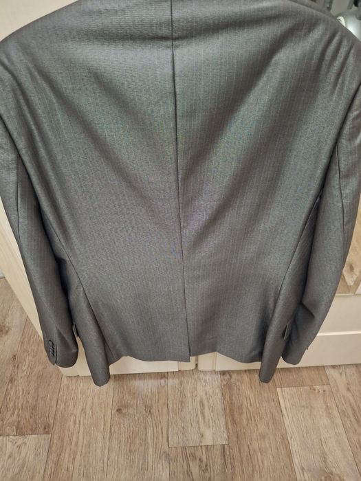 Продаю мужской костюм