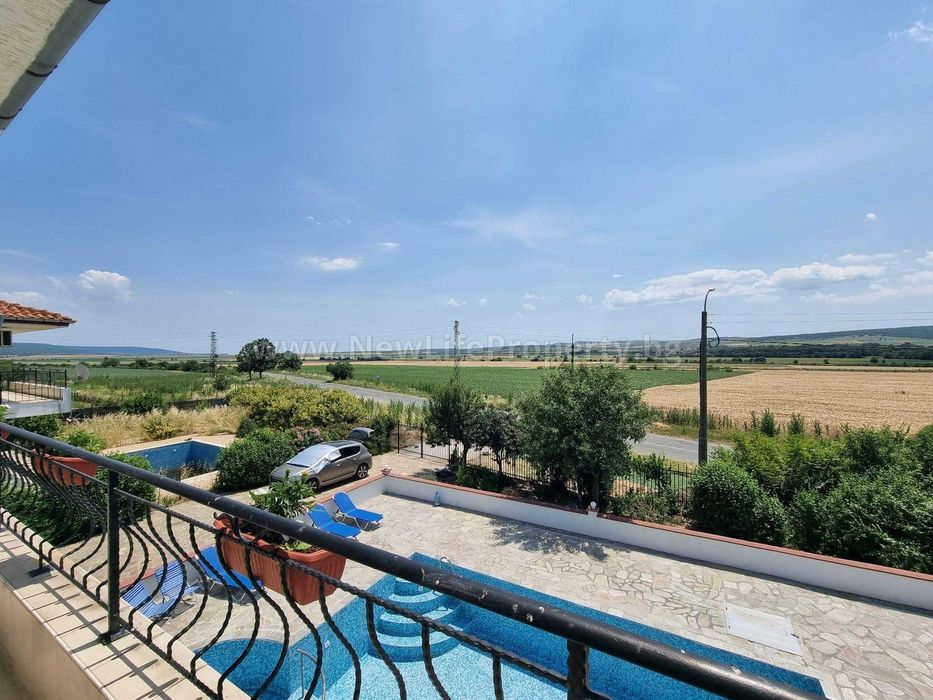 Двуетажна къща с басейн в п. Горица, об. Бургас