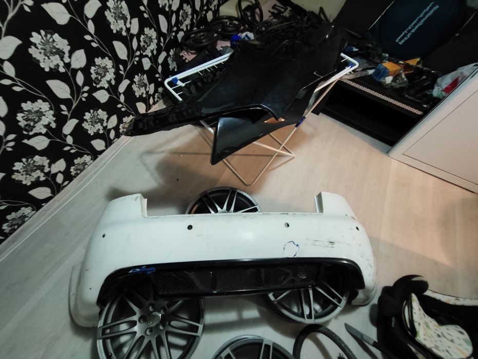 Задна броня,задни калници и прагове за rs4 b7 sedan