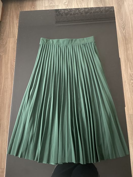 Чисто нова пола