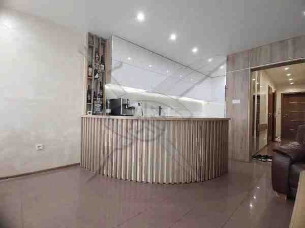 Продава се Тристаен апартамент в Бургас, Център - 145 кв.м за 1168 €/кв.м - Снимка #2