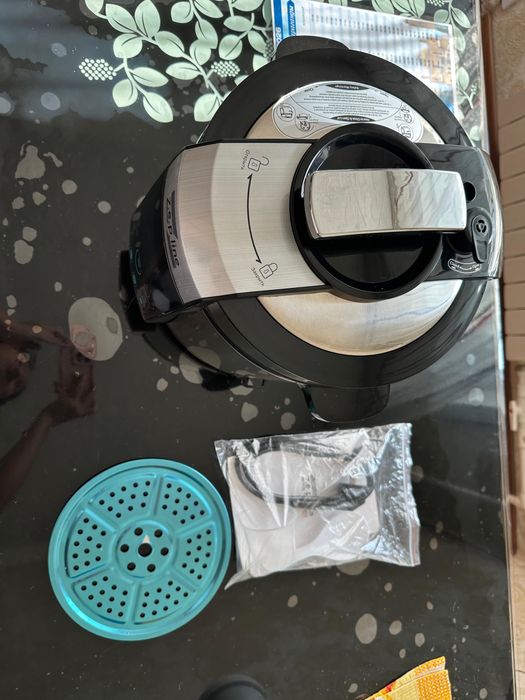 Продаю мультиварку в новом состояний