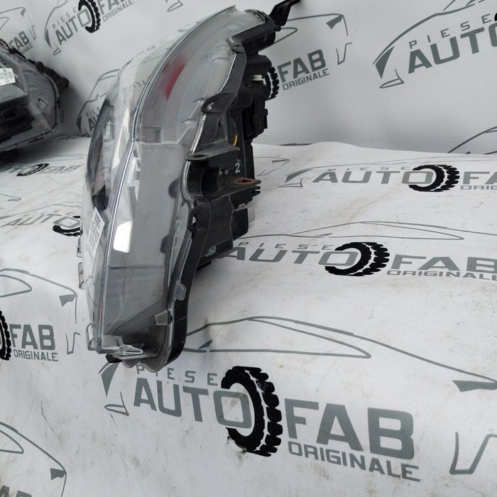 Far dreapta Toyota Yaris facelift lupa an 2017-2018-2019-2020