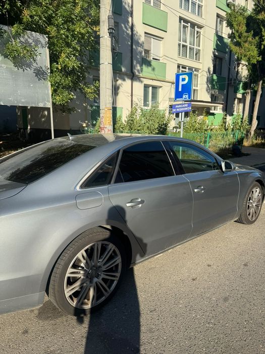 Audi A8 an 2012.