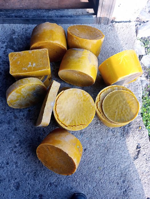 Предлагам пчелен восък от разпечатки