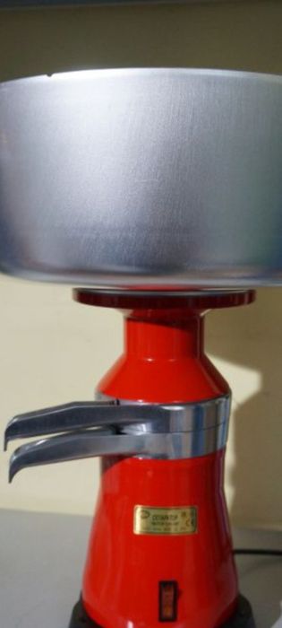 Сепаратор сотилади, янги, жуда мустахкам ва сифатли, электрли