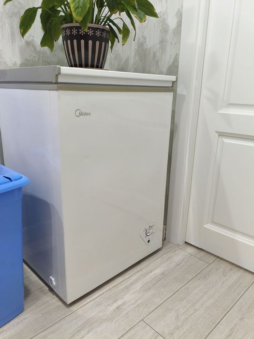 Продам морозильник Midea