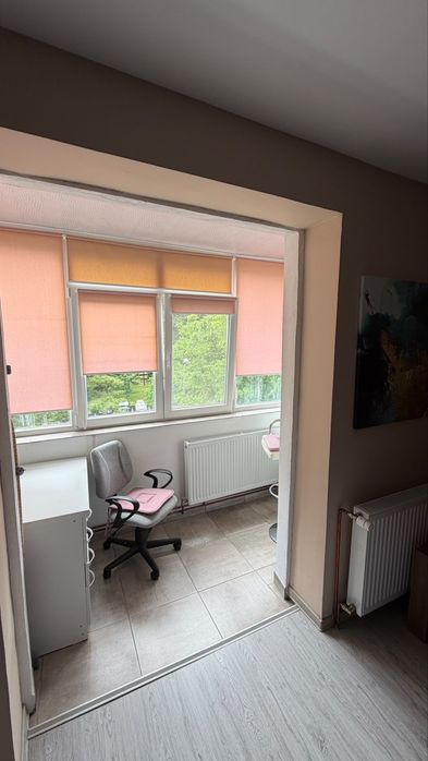 Dau spre inchiriere  in ONESTI apartanent situat in zona centrala , et 3 cu spatiu verde
