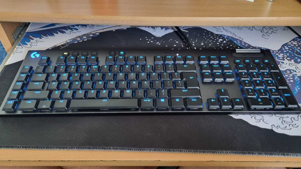 Vând tastatura gaming