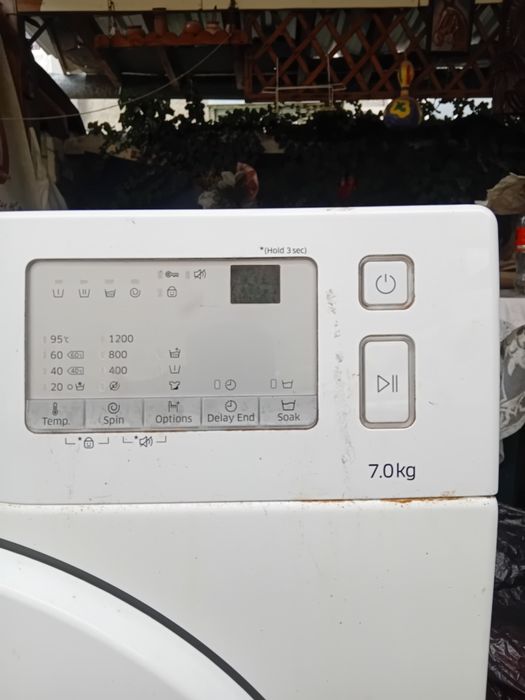 Пералня със счупен носач