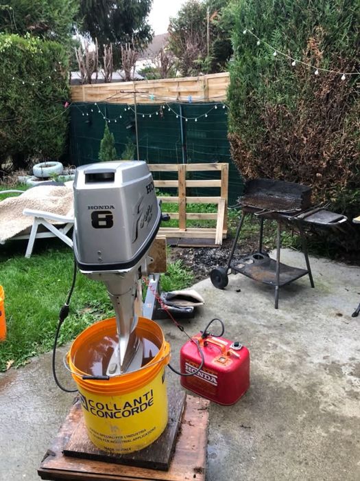 Vand motoare barca,honda bf 8 in stare foarte buna de functionare,mercury 7,5 pentru piese,suzuki dt 4 pentru piese