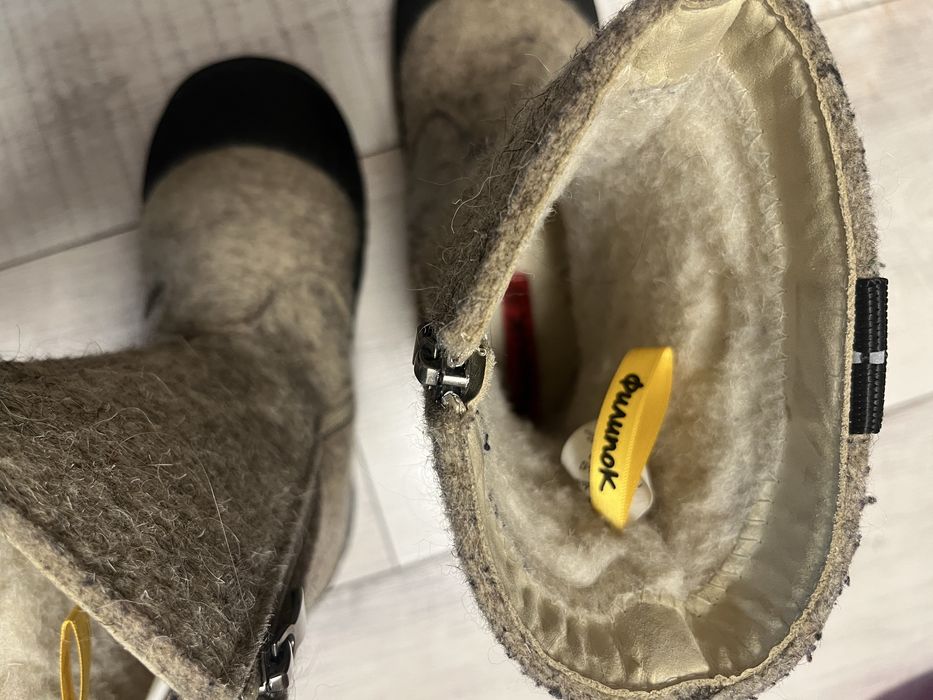 Продам валенки для девочки 2 пары