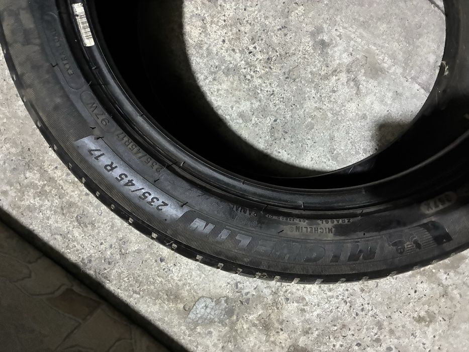 Пара летних резины 235/45/17