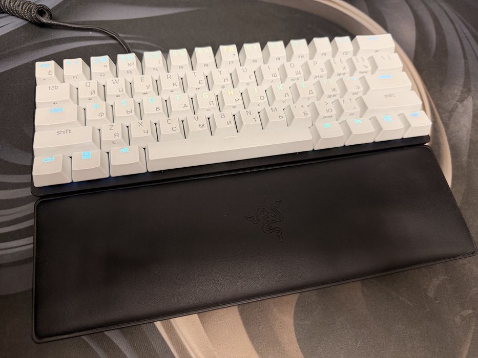 Клавиатура Razer Huntsman Mini Special Edition (60%) с подставкой