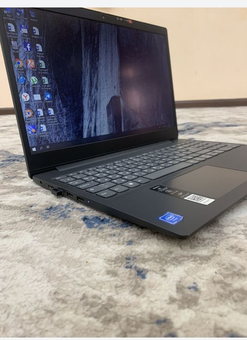 Noutbuk srochni sotiladi