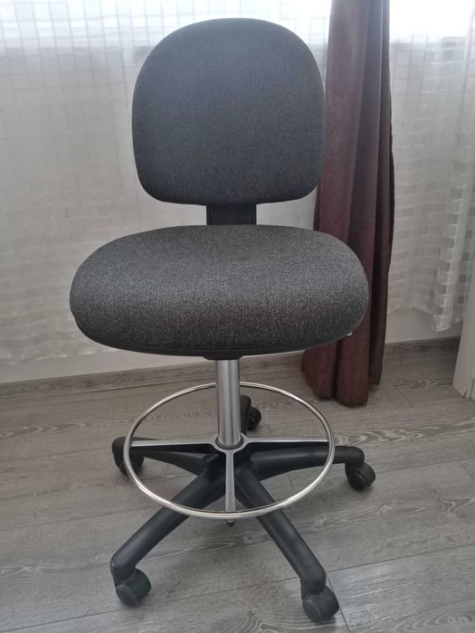 Масивен офис стол