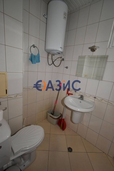 Етаж на сграда / първи над партера / в центъра на Слънчев бряг, 213 кв