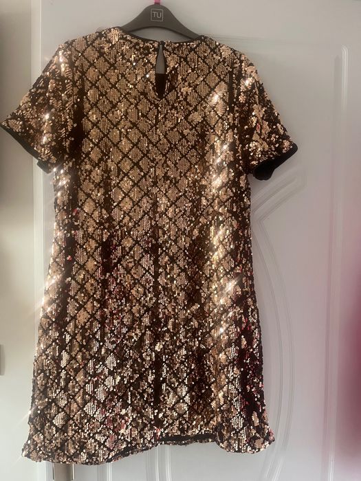 Дамска рокля в златни и черни пайети,ХЛ
