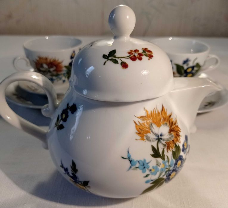 Чайный сервиз тет-а-тет из фарфора компании Kahla ГДР.