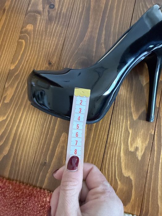 Лачени обувки на ток 38 номер Нови !