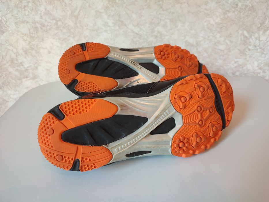 Кроссовки Asics р.35- 36 оригинал .