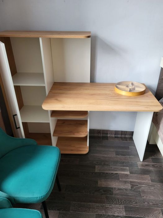 Продам стол ученический. В использовании  год.