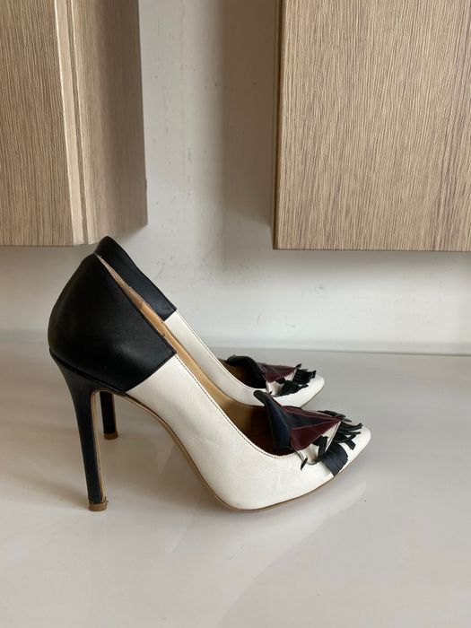 Сърахотни класически обувки на ток Fendi, размер 36