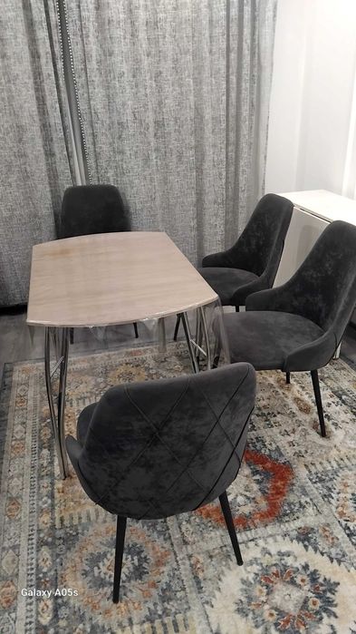 Кухонный стол со стульями