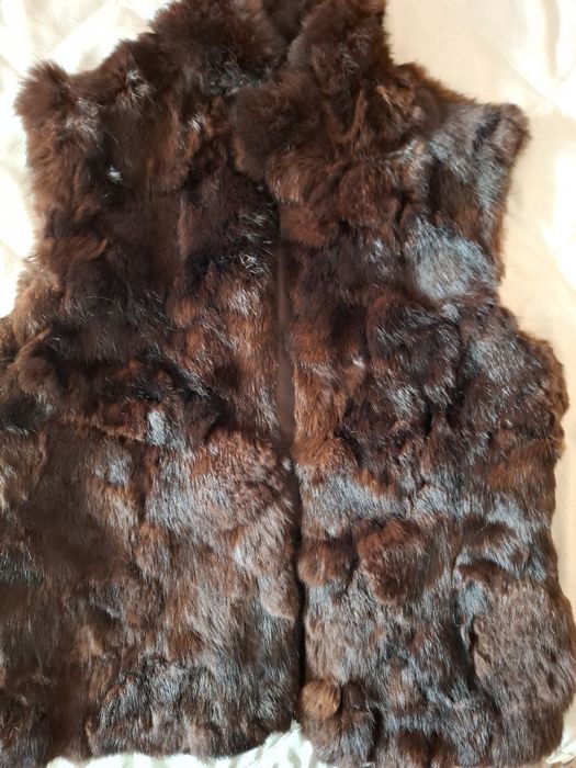 Елек от естествен косъм ,цвят кафяв