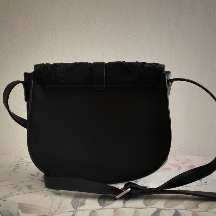 Женская сумка на ремешке