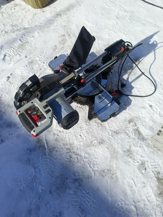 Пила торцовка по дереву